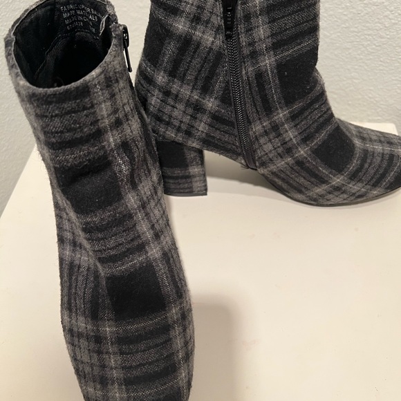 Diba Gray Black Plaid Chunky Heel 8.5 Flannel Boot - Picture 4 of 13